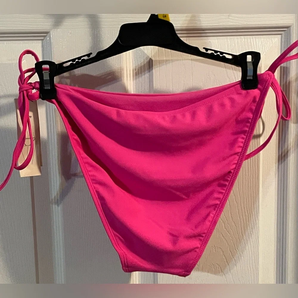 No Boundaries Women’s Electric Pink Side‎ Tie Bikini Bottoms! NWT! Size Large!